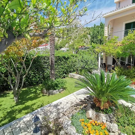 Holiday home Vojnovic Omis